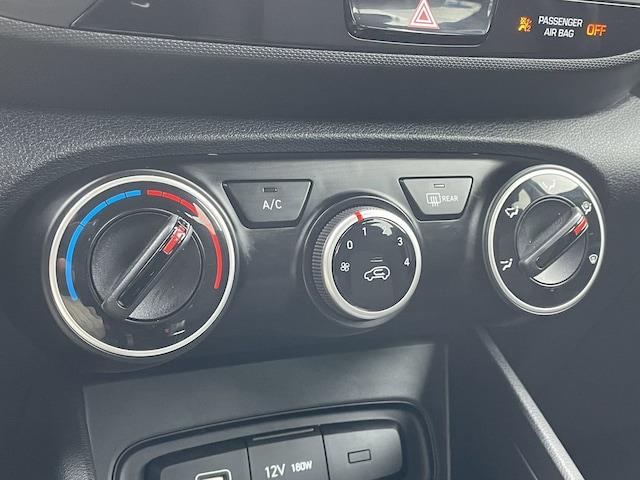 2022
Hyundai
Elantra